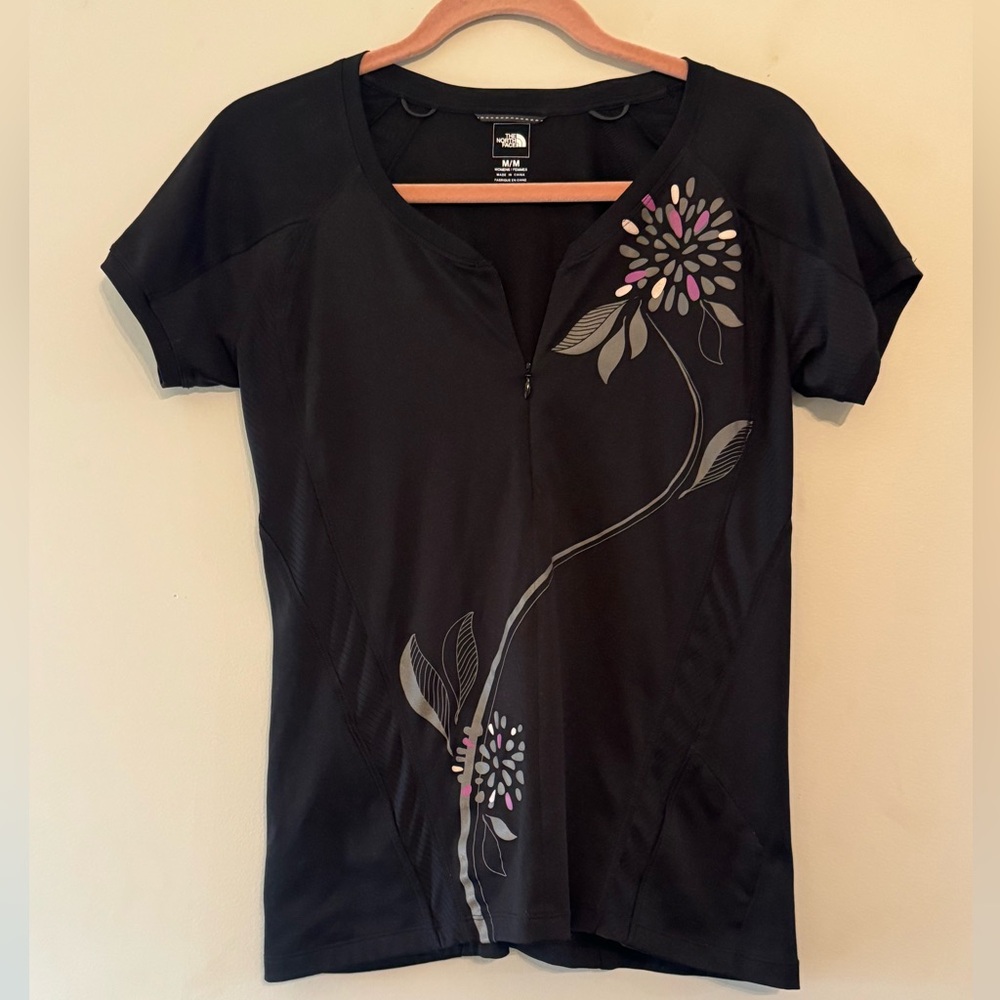The North Face Women’s Black Floral Half Zip Athletic Top Size M